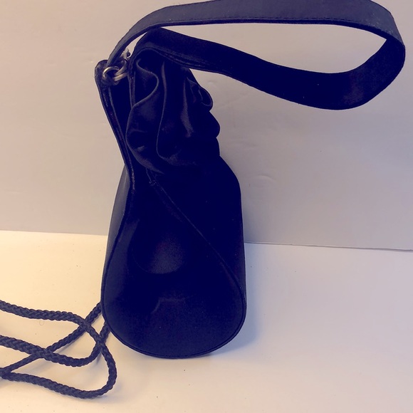 Black Rose wrist purse with strings that detach - Picture 3 of 5